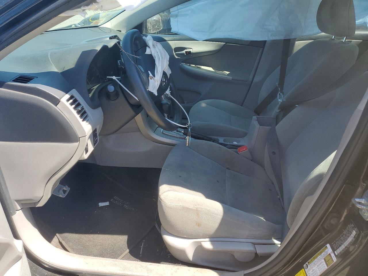 2012 TOYOTA COROLLA LE photo 13
