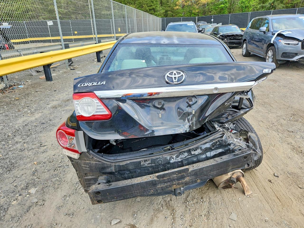 2012 TOYOTA COROLLA LE photo 11