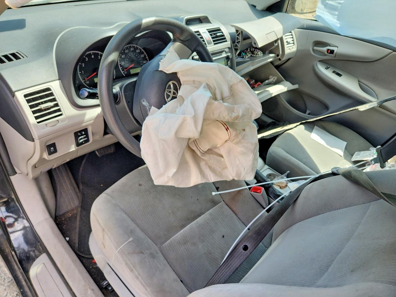 2012 TOYOTA COROLLA LE photo 15