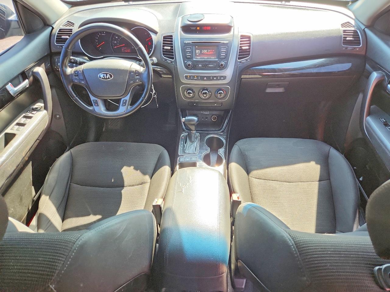 2015 KIA SORENTO LX photo 15