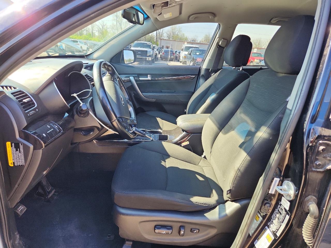 2015 KIA SORENTO LX photo 13