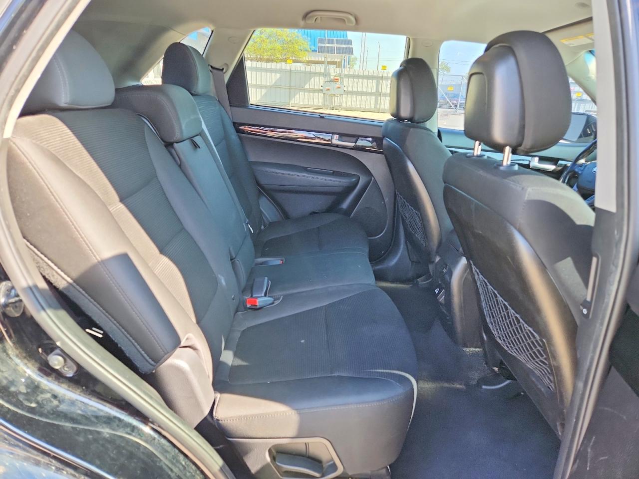 2015 KIA SORENTO LX photo 21