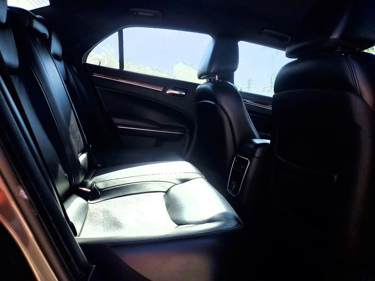 2014 CHRYSLER 300 photo 19