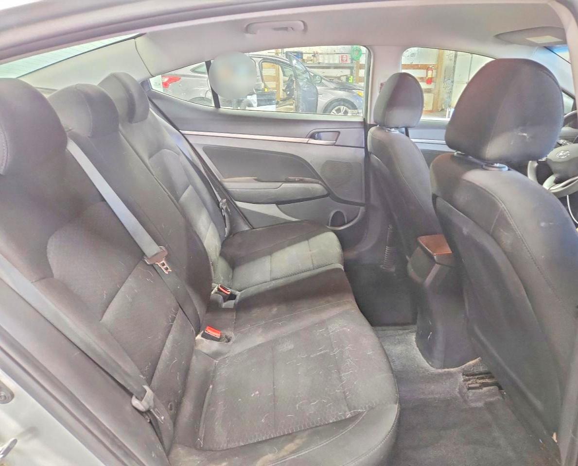 2020 HYUNDAI ELANTRA SEL photo 28