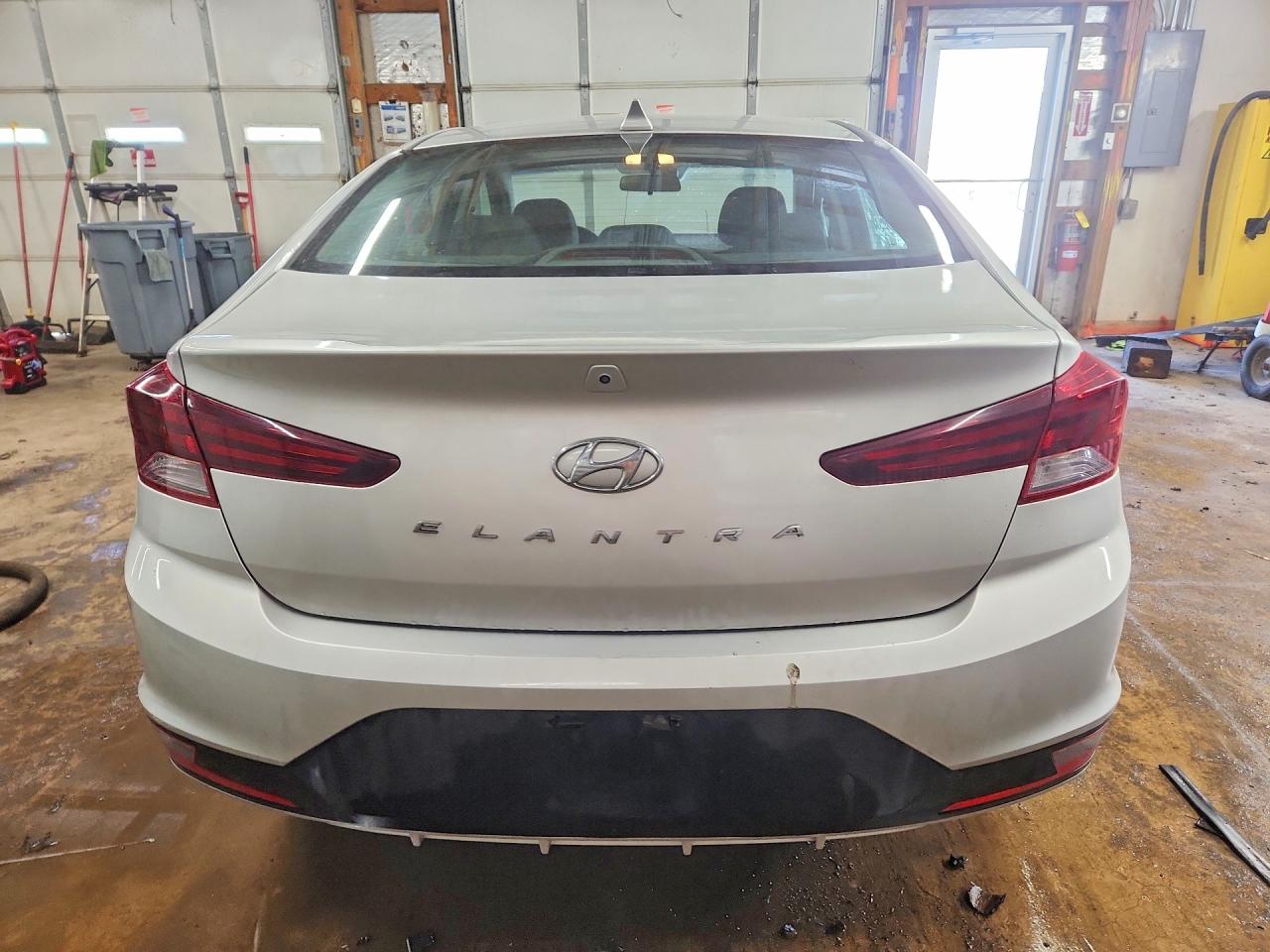 2020 HYUNDAI ELANTRA SEL photo 16