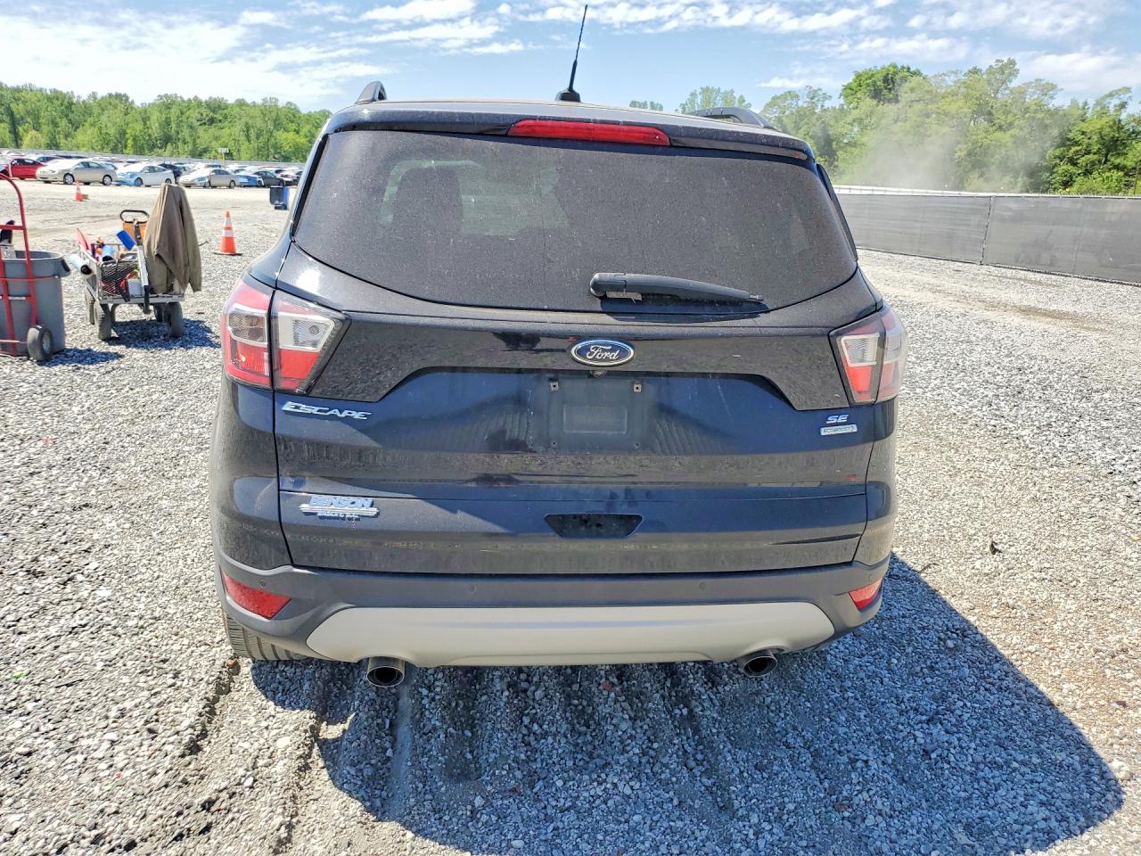 2017 FORD ESCAPE SE photo 16