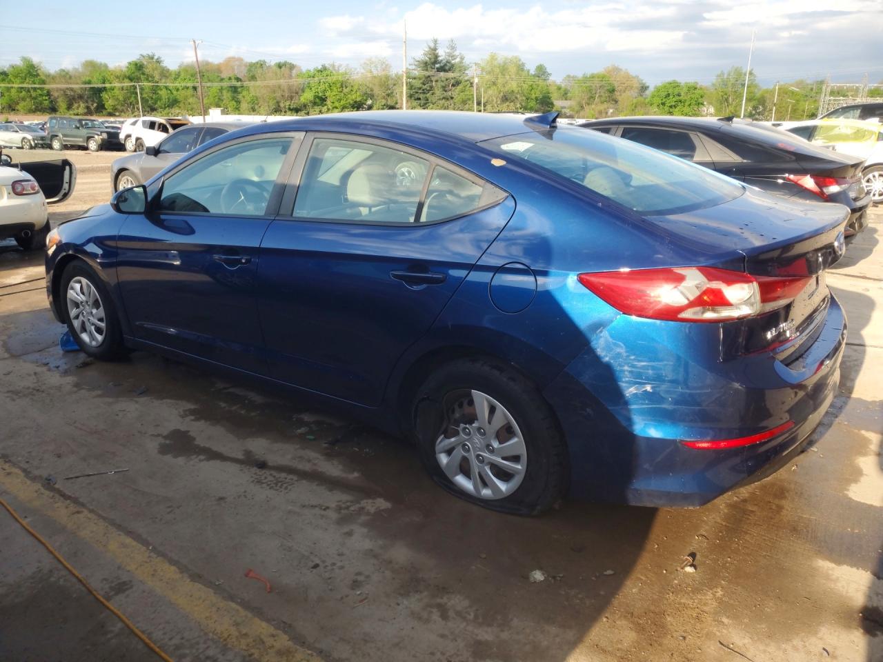 2018 HYUNDAI ELANTRA SE photo 2