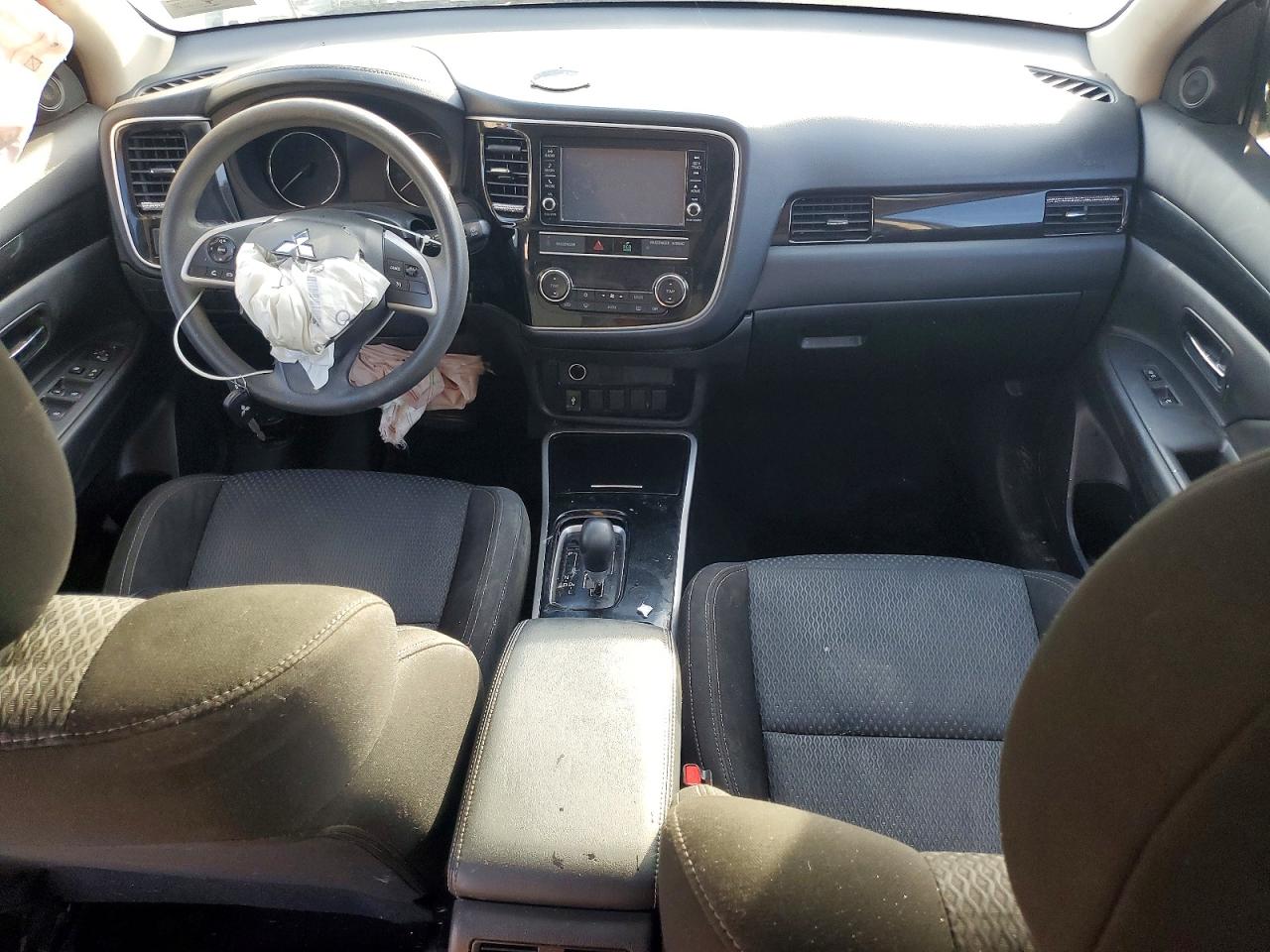 2019 MITSUBISHI OUTLANDER SE photo 15