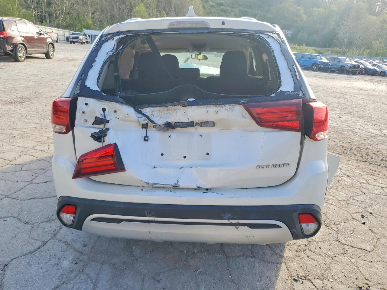 2019 MITSUBISHI OUTLANDER SE photo 11