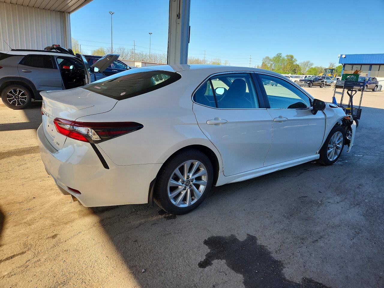 2023 TOYOTA CAMRY SE photo 3