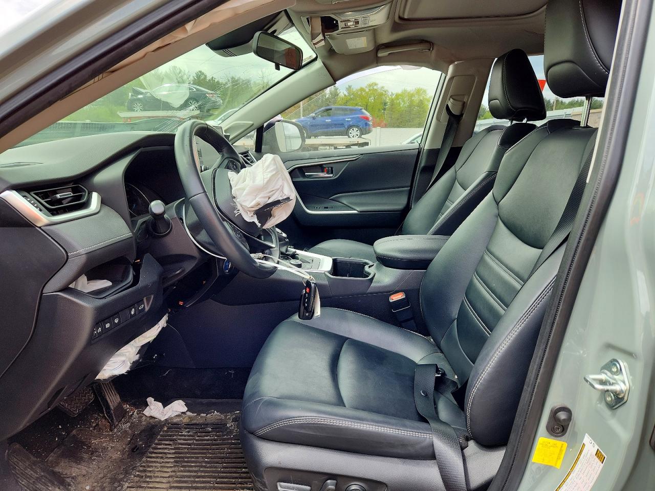 2022 TOYOTA RAV4 XLE PREMIUM photo 13