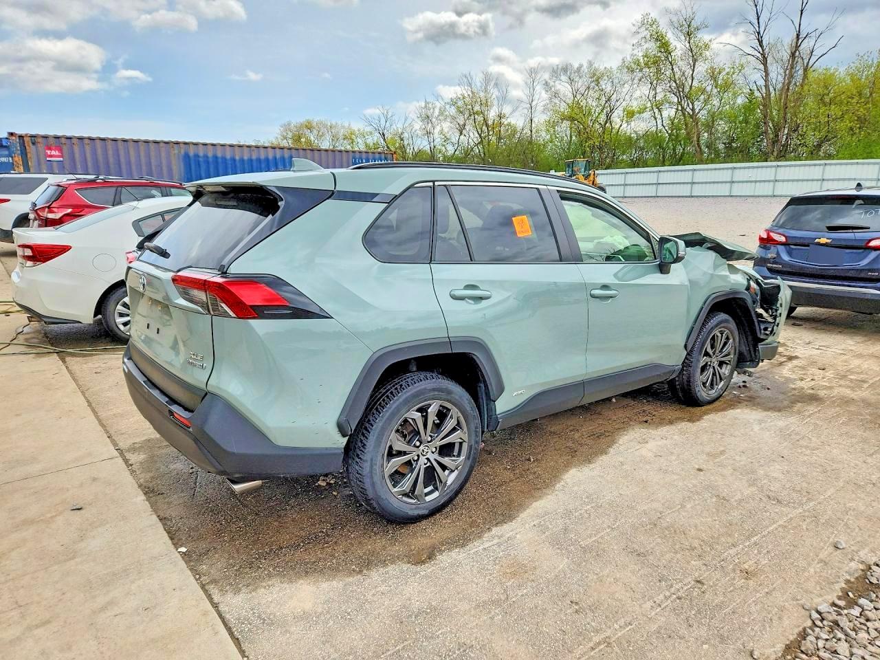 2022 TOYOTA RAV4 XLE PREMIUM photo 5