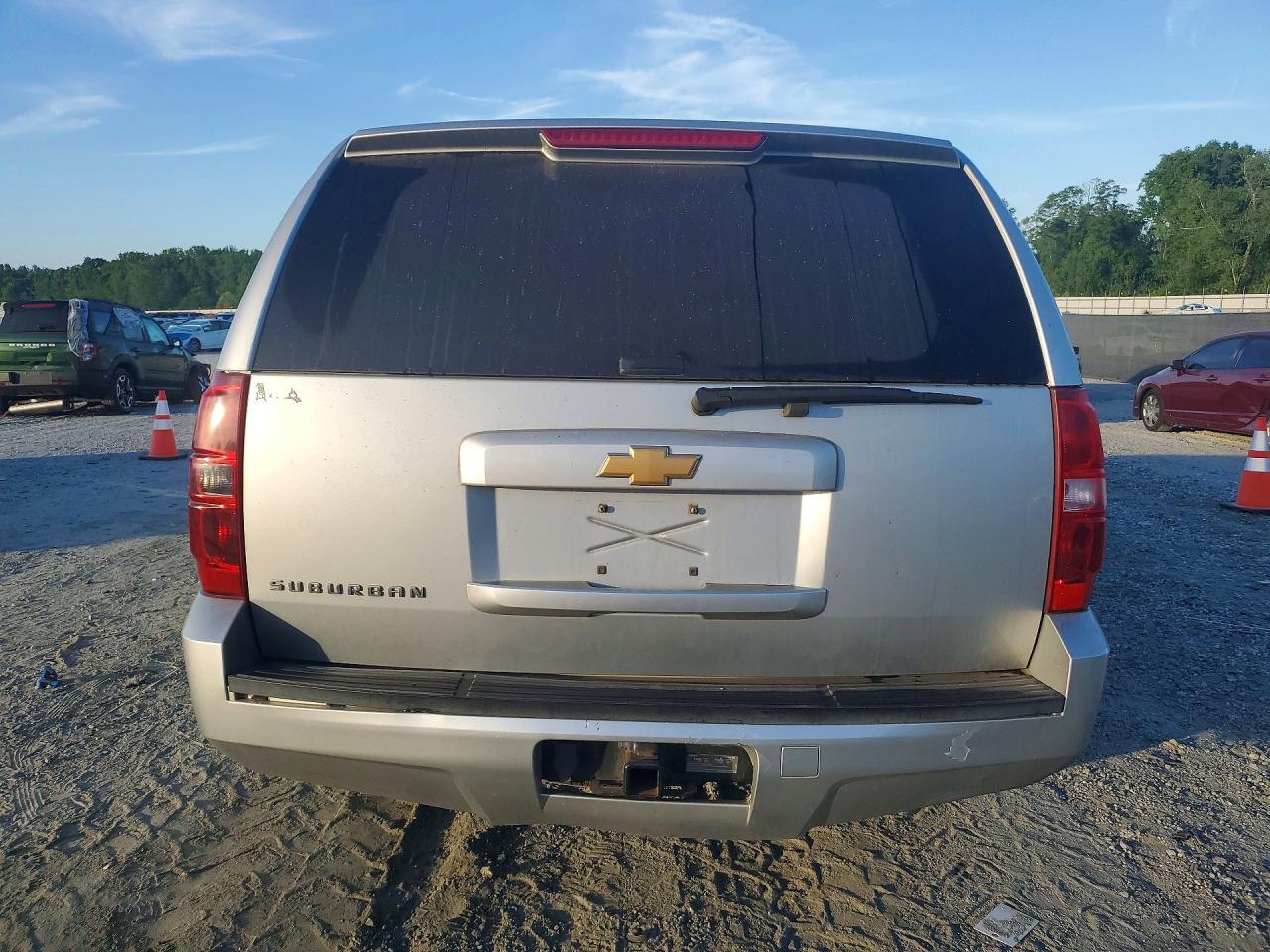 2013 CHEVROLET SUBURBAN C1500 LS photo 11
