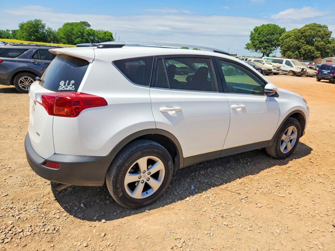 2014 TOYOTA RAV4 XLE photo 3