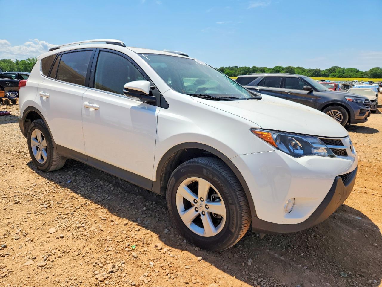 2014 TOYOTA RAV4 XLE photo 4