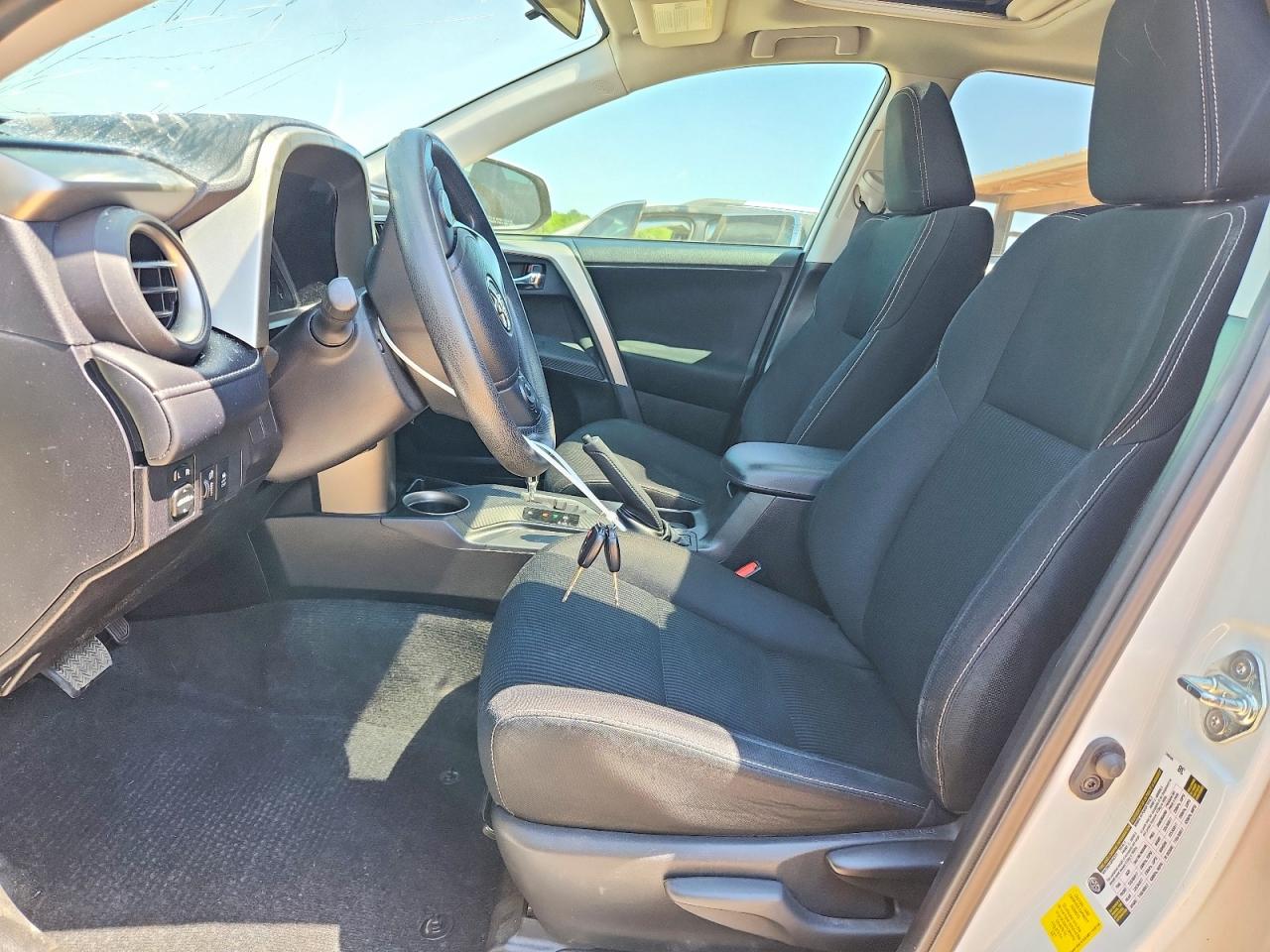 2014 TOYOTA RAV4 XLE photo 7