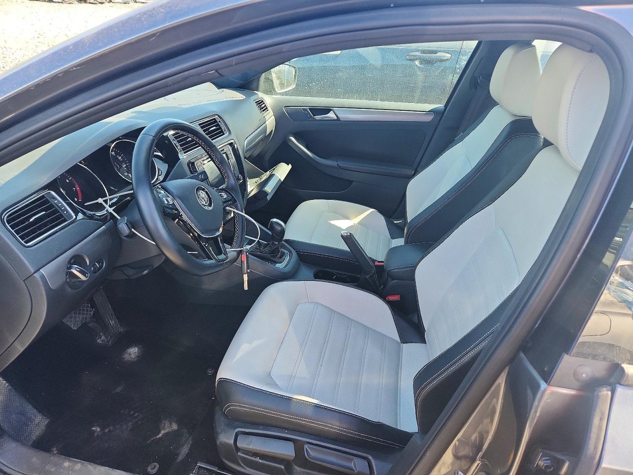 2016 VOLKSWAGEN JETTA SPORT photo 13