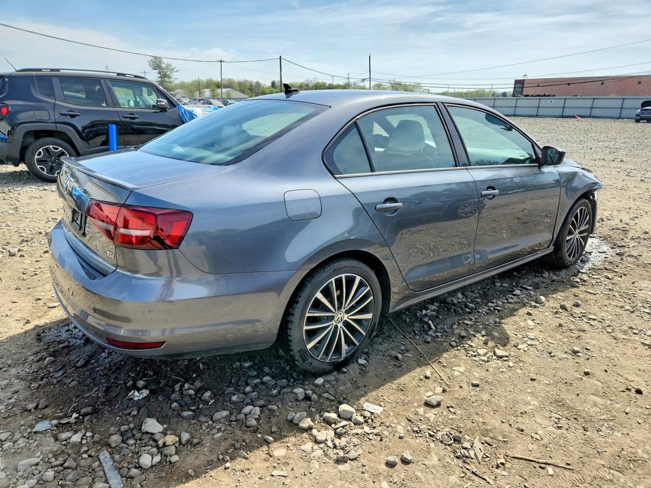 2016 VOLKSWAGEN JETTA SPORT photo 5