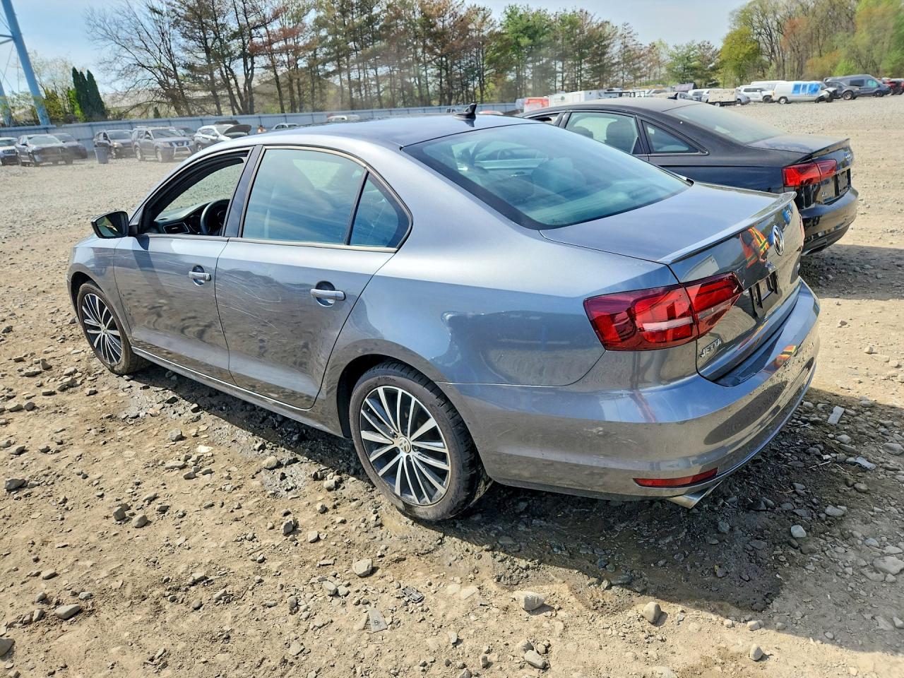 2016 VOLKSWAGEN JETTA SPORT photo 3