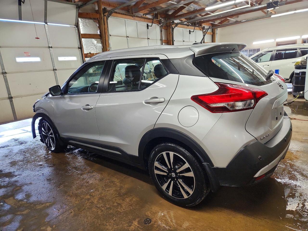 2020 NISSAN KICKS SR photo 2