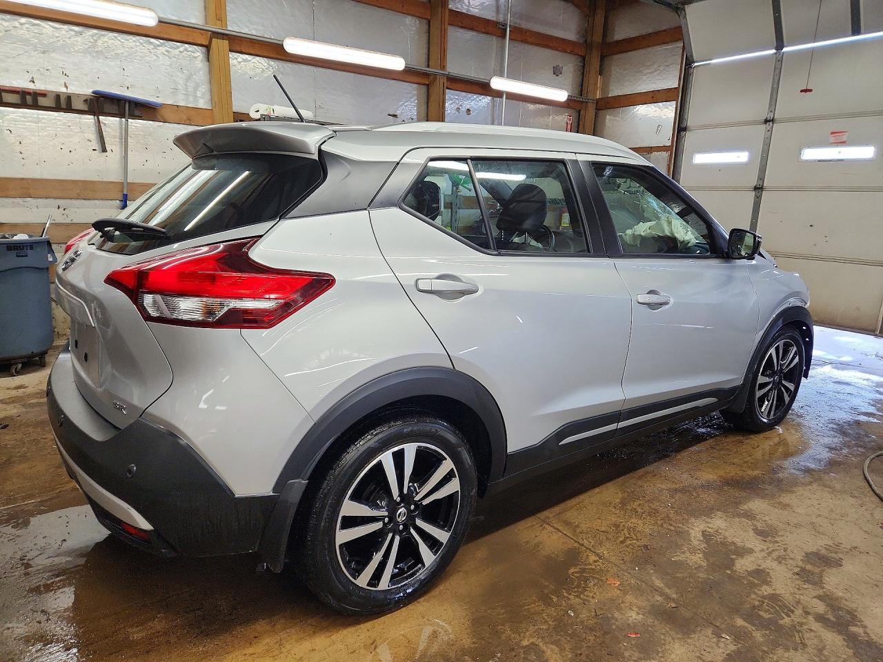 2020 NISSAN KICKS SR photo 3