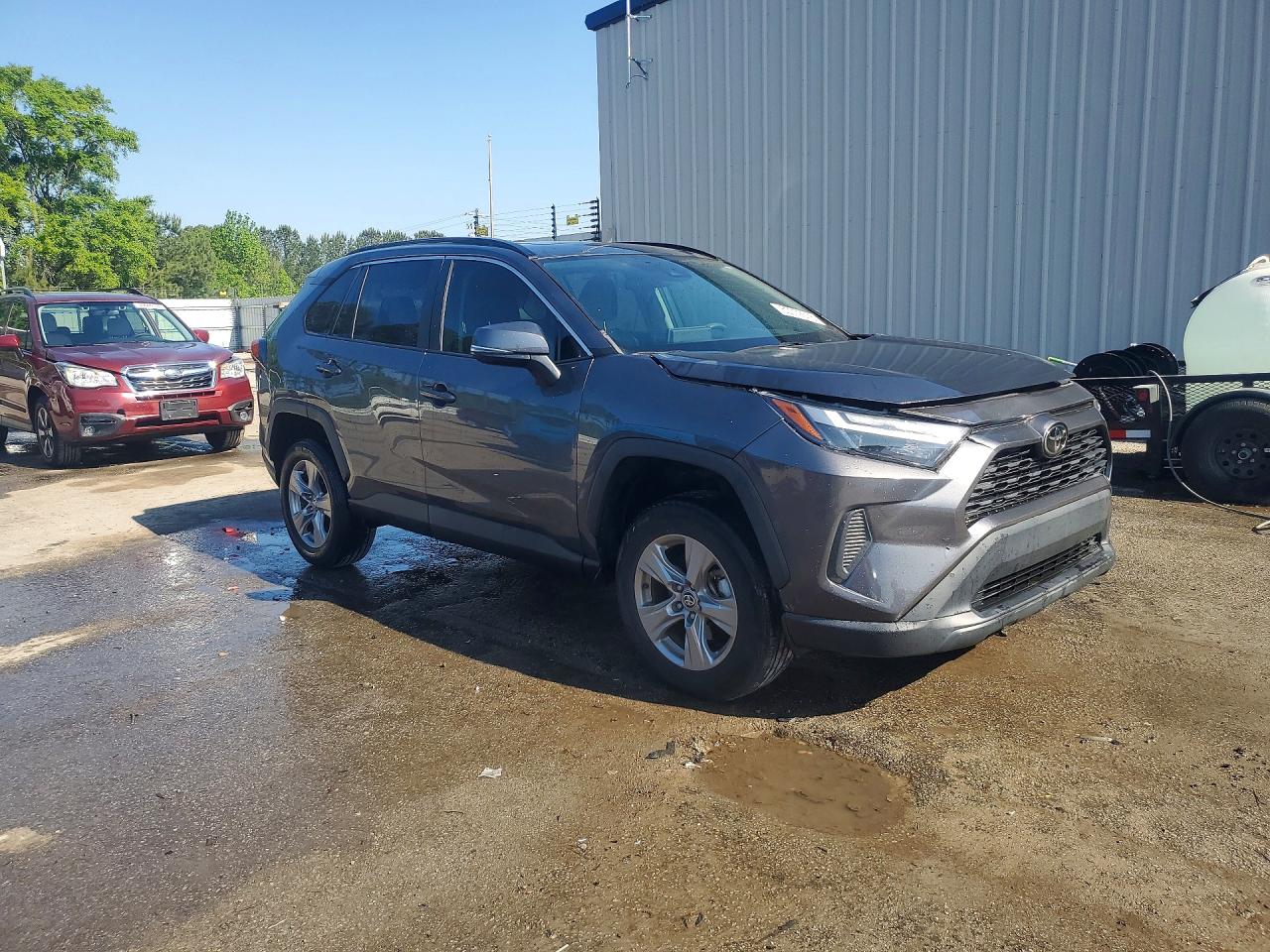 2022 TOYOTA RAV4 XLE photo 7