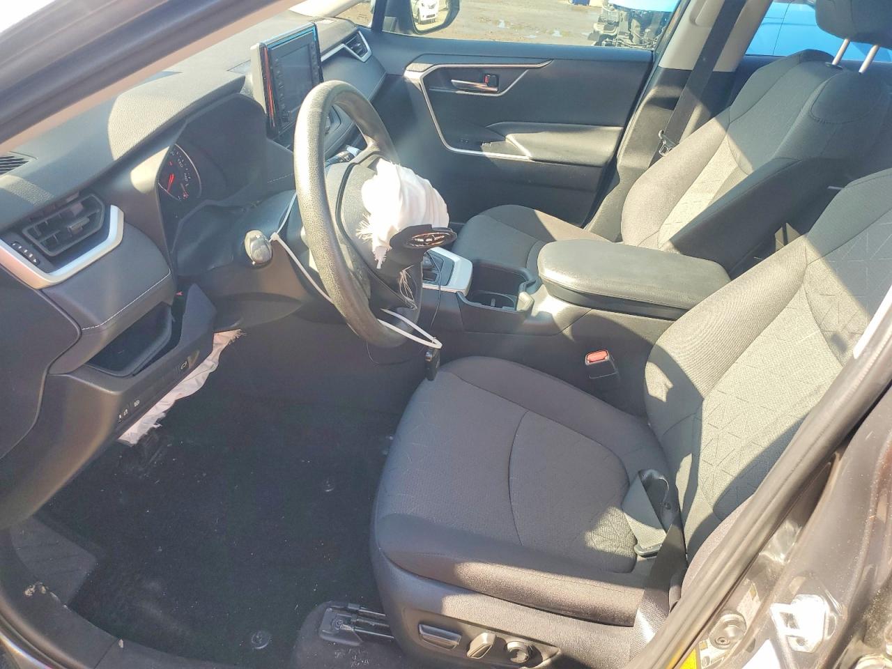 2022 TOYOTA RAV4 XLE photo 13
