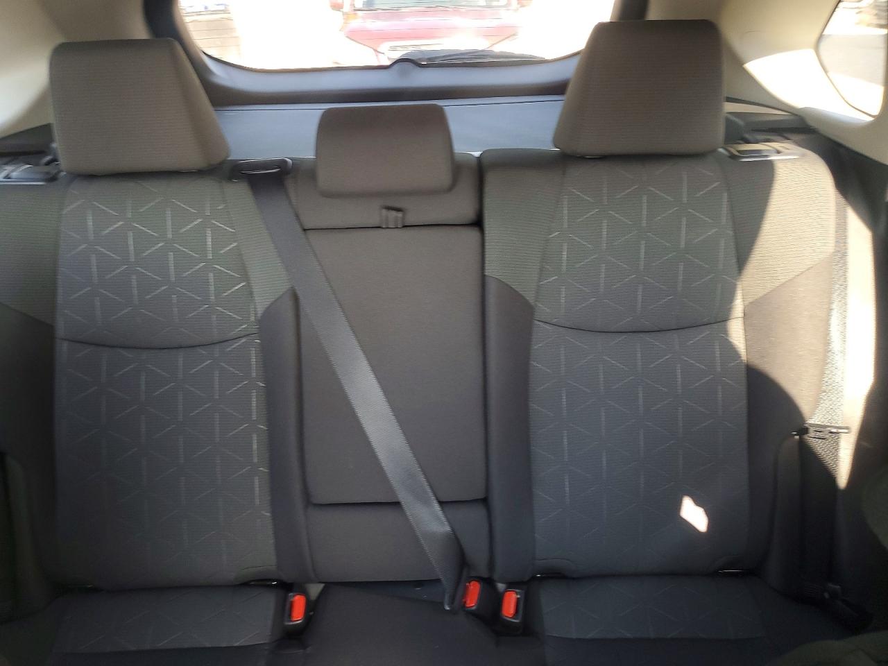 2022 TOYOTA RAV4 XLE photo 19