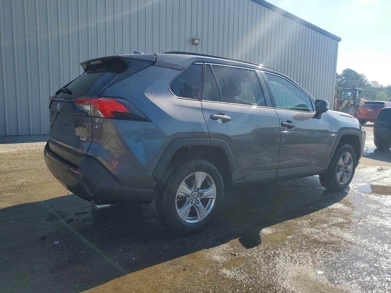2022 TOYOTA RAV4 XLE photo 5