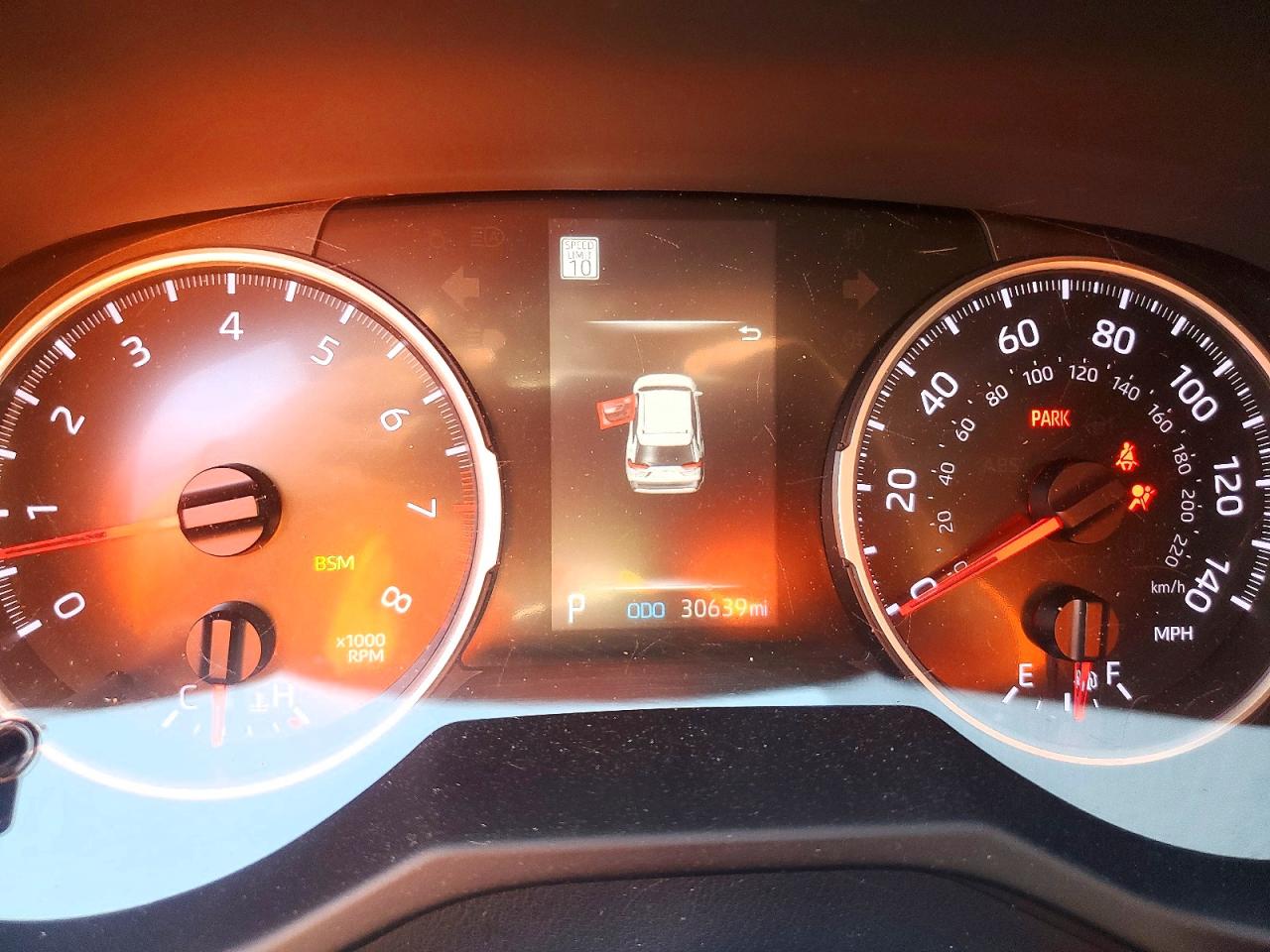 2022 TOYOTA RAV4 XLE photo 17