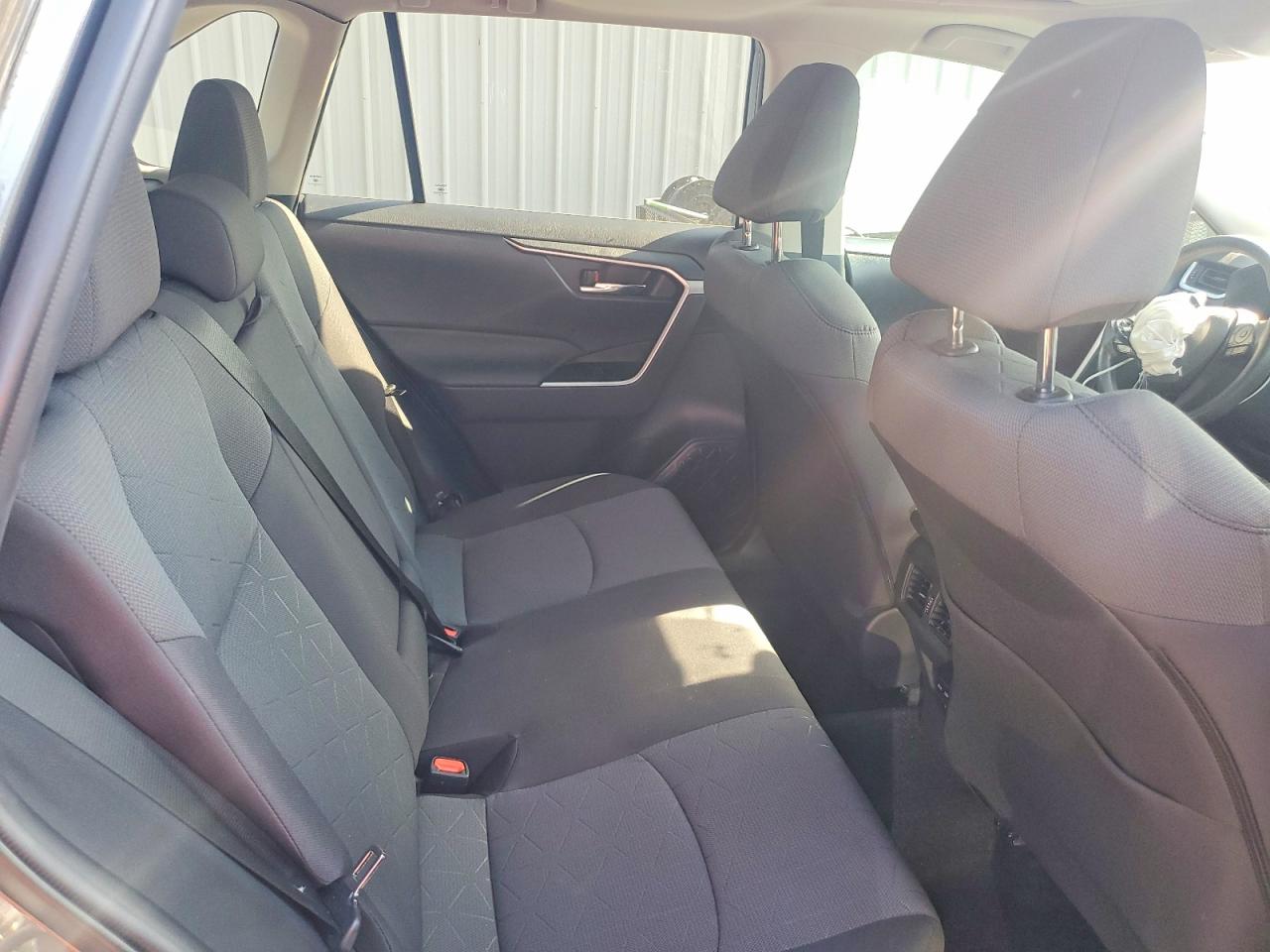 2022 TOYOTA RAV4 XLE photo 21