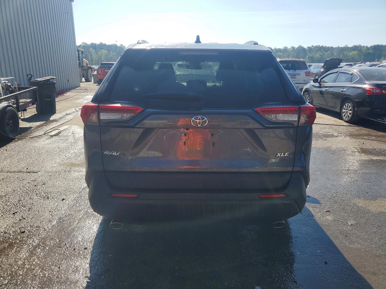 2022 TOYOTA RAV4 XLE photo 11