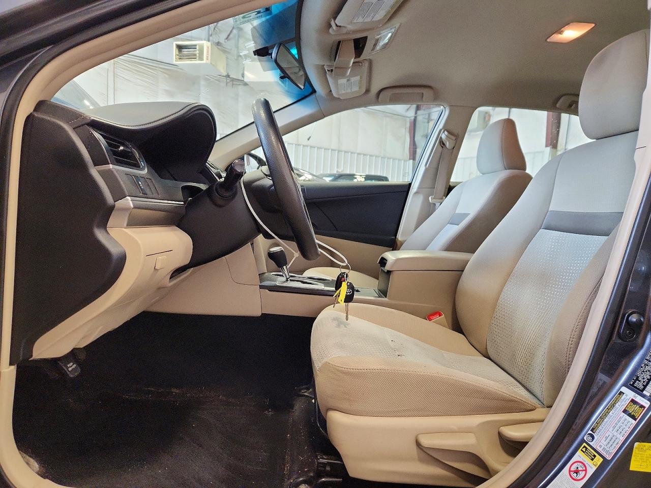 2012 TOYOTA CAMRY LE photo 13