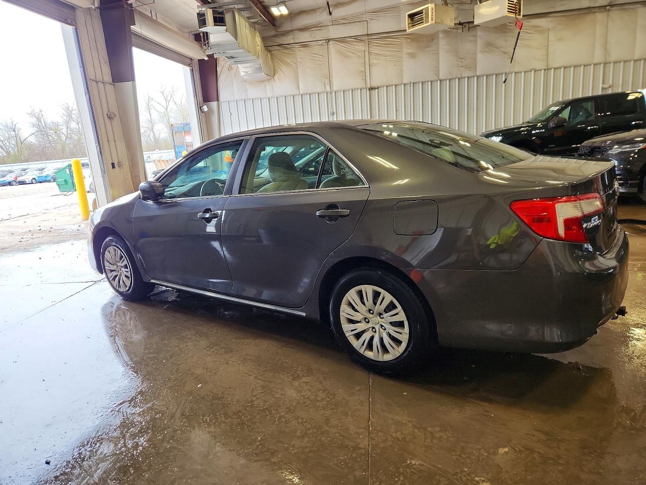 2012 TOYOTA CAMRY LE photo 3