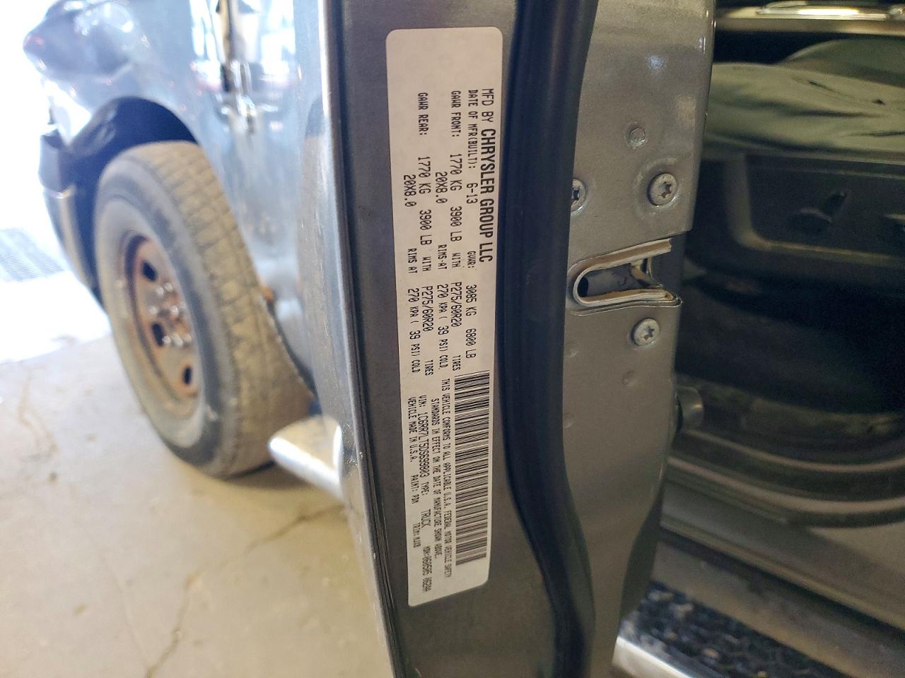 2013 RAM 1500 SLT photo 34