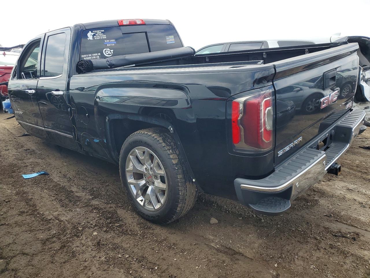 2017 GMC SIERRA K1500 SLT photo 3