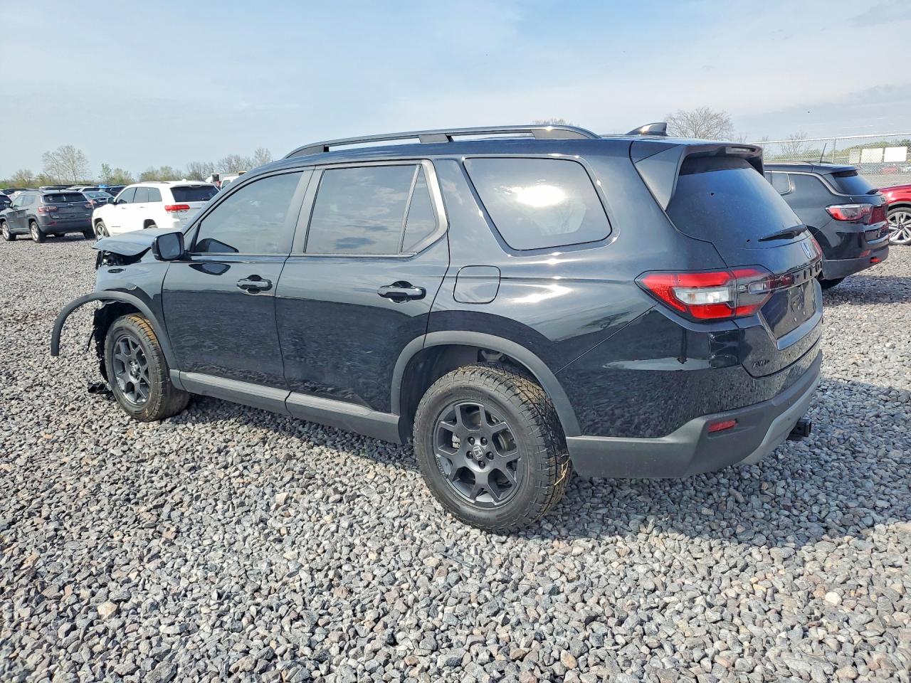 2025 HONDA PILOT TRAILSPORT photo 3
