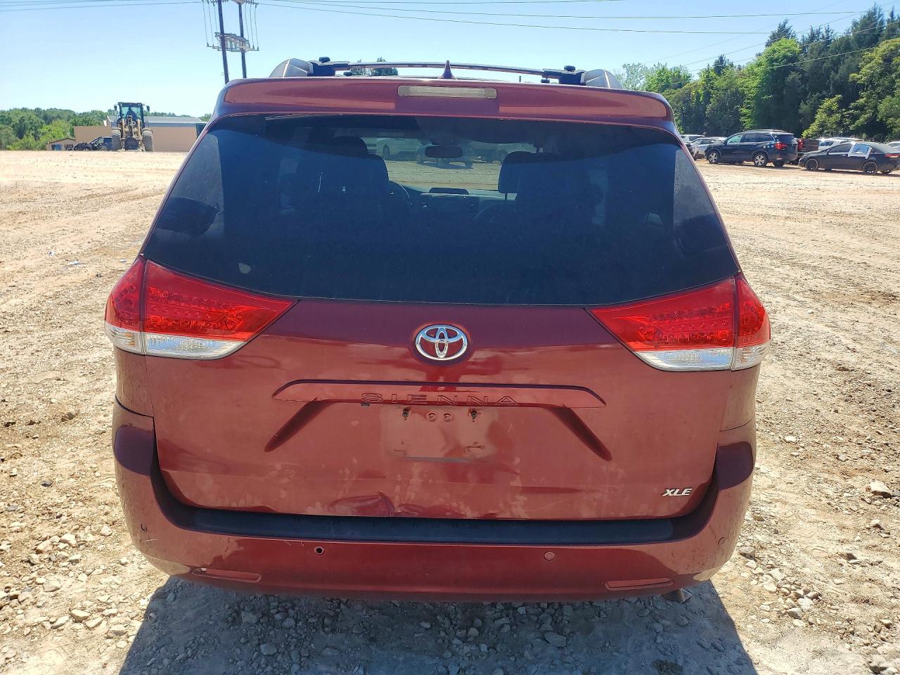 2013 TOYOTA SIENNA XLE 8-PASSENGER photo 11