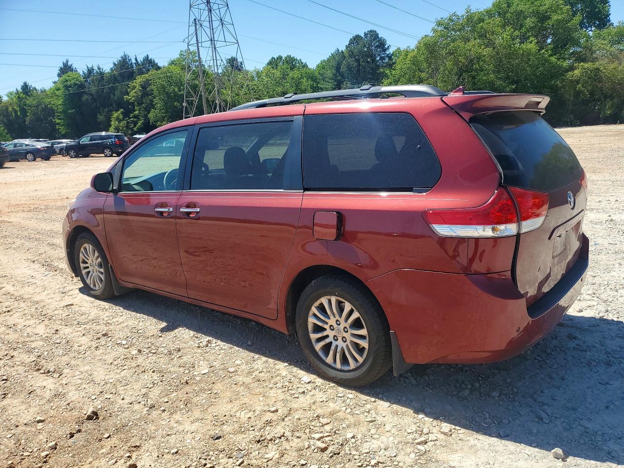 2013 TOYOTA SIENNA XLE 8-PASSENGER photo 3