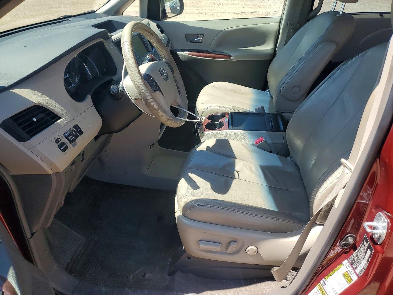 2013 TOYOTA SIENNA XLE 8-PASSENGER photo 13