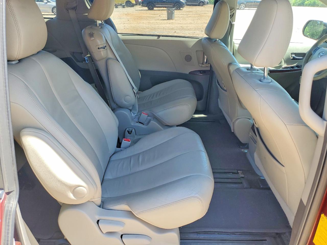 2013 TOYOTA SIENNA XLE 8-PASSENGER photo 21