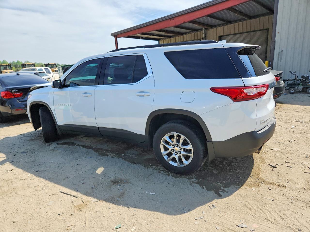 2020 CHEVROLET TRAVERSE LT photo 4
