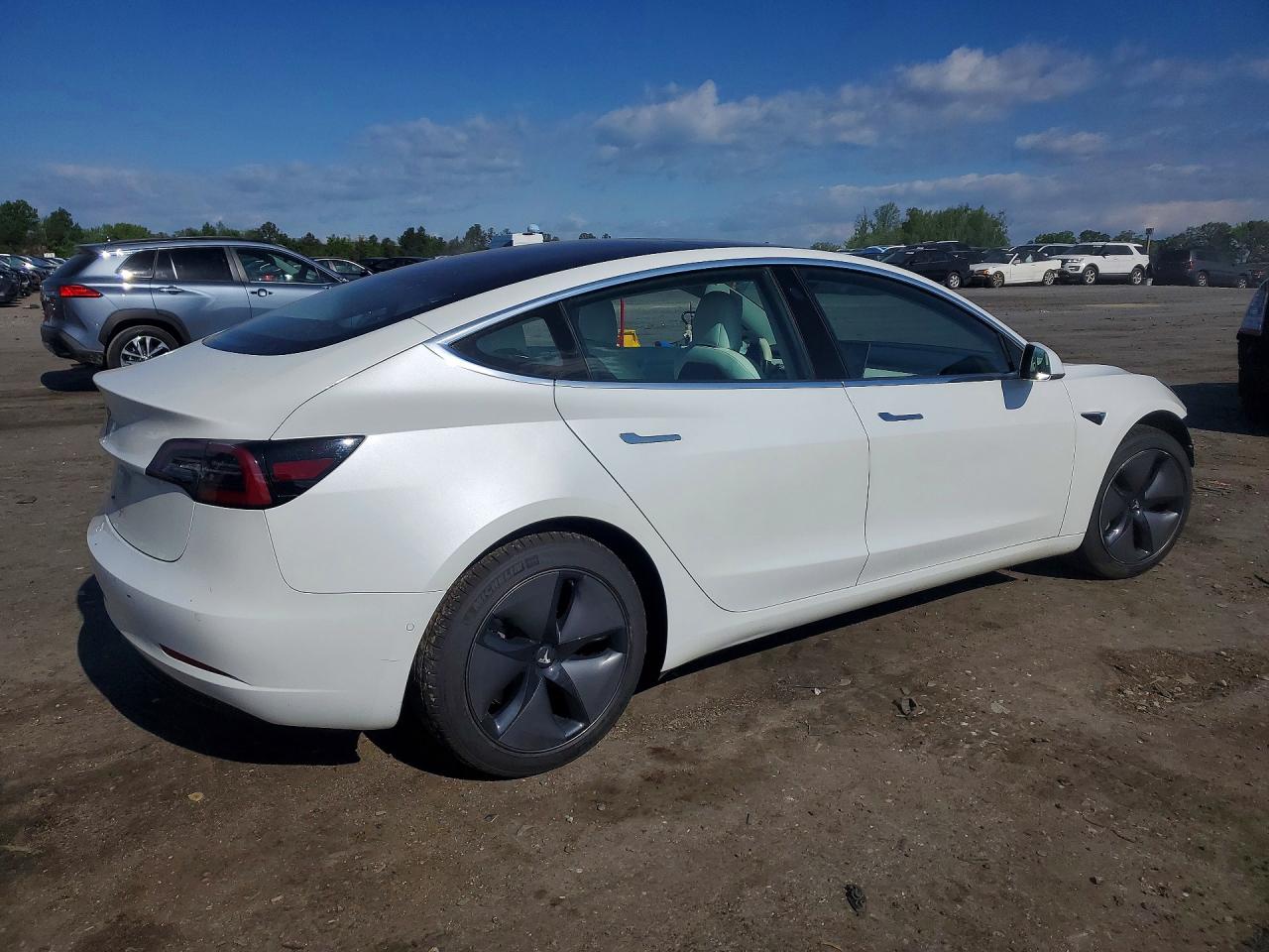 2018 TESLA MODEL 3 photo 5