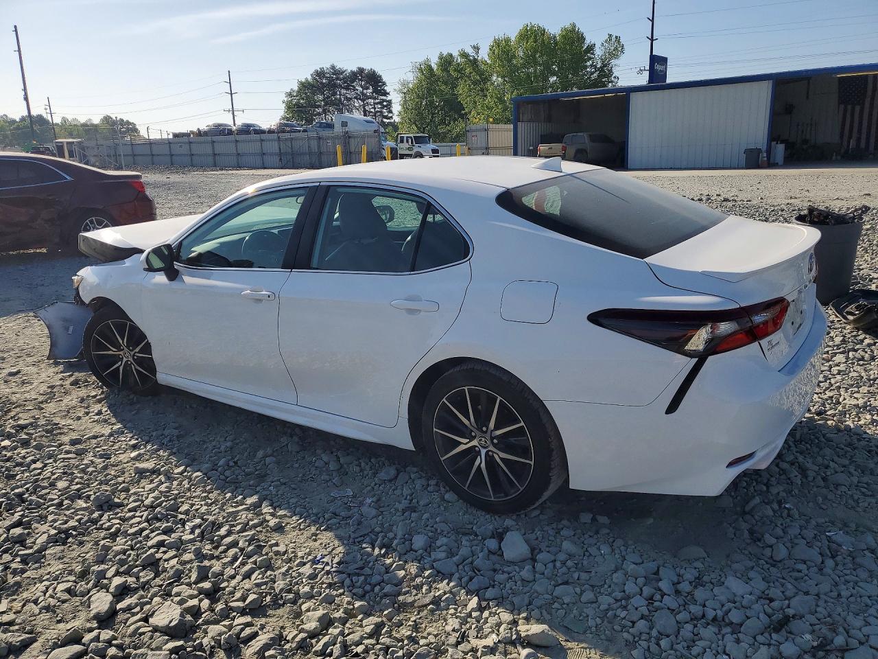 2021 TOYOTA CAMRY SE photo 3