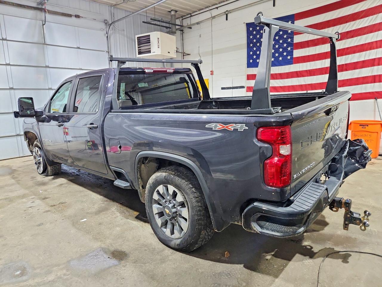 2024 CHEVROLET SILVERADO K2500 CUSTOM photo 2