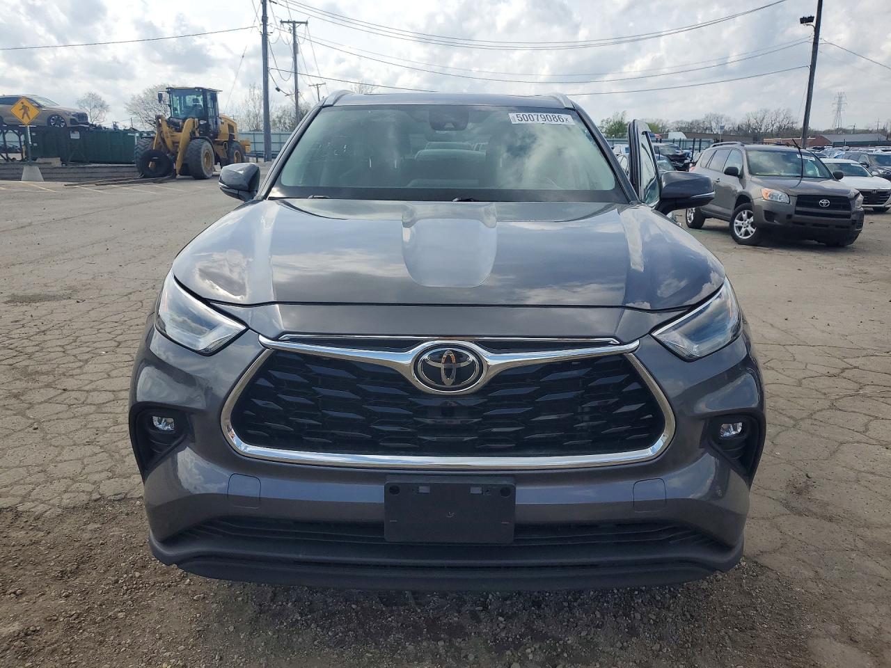 2022 TOYOTA HIGHLANDER XLE photo 9