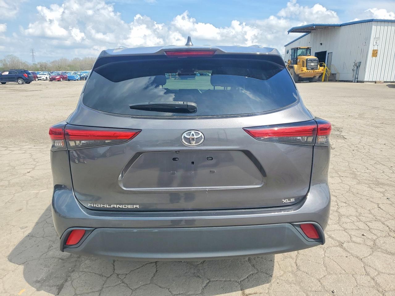 2022 TOYOTA HIGHLANDER XLE photo 11
