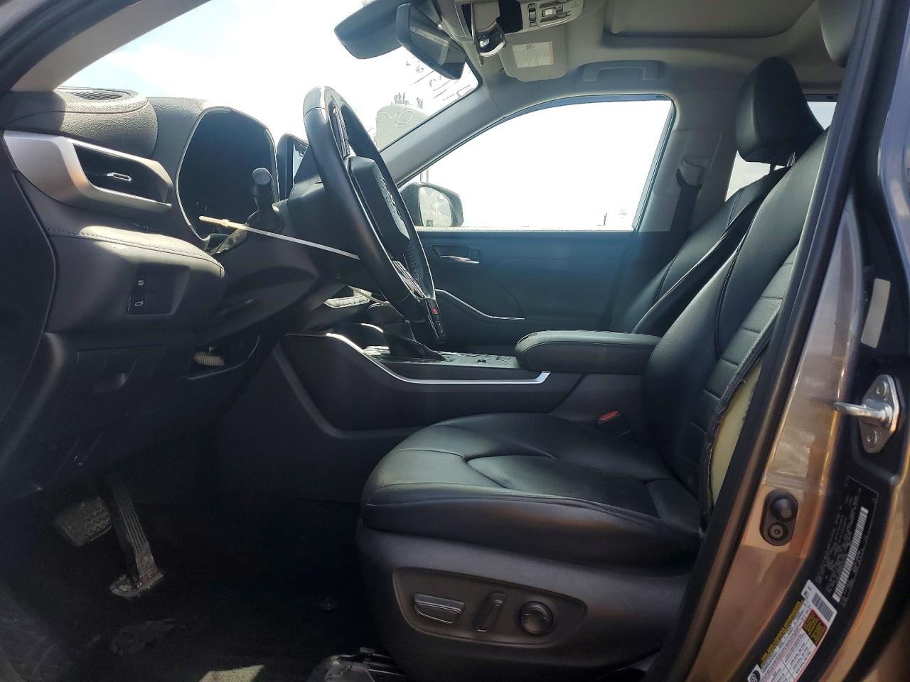 2022 TOYOTA HIGHLANDER XLE photo 13