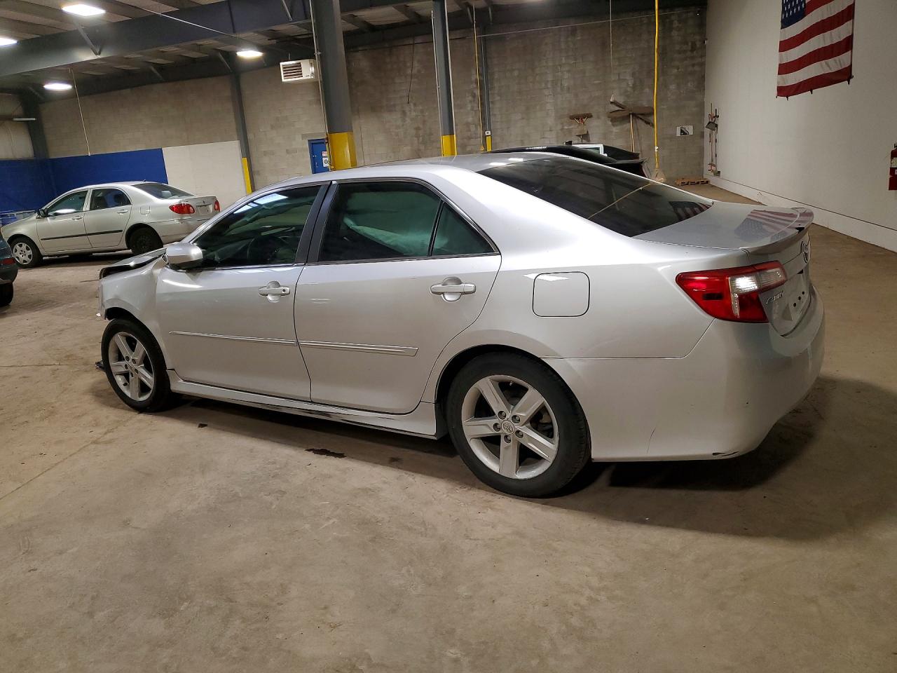 2012 TOYOTA CAMRY SE photo 3