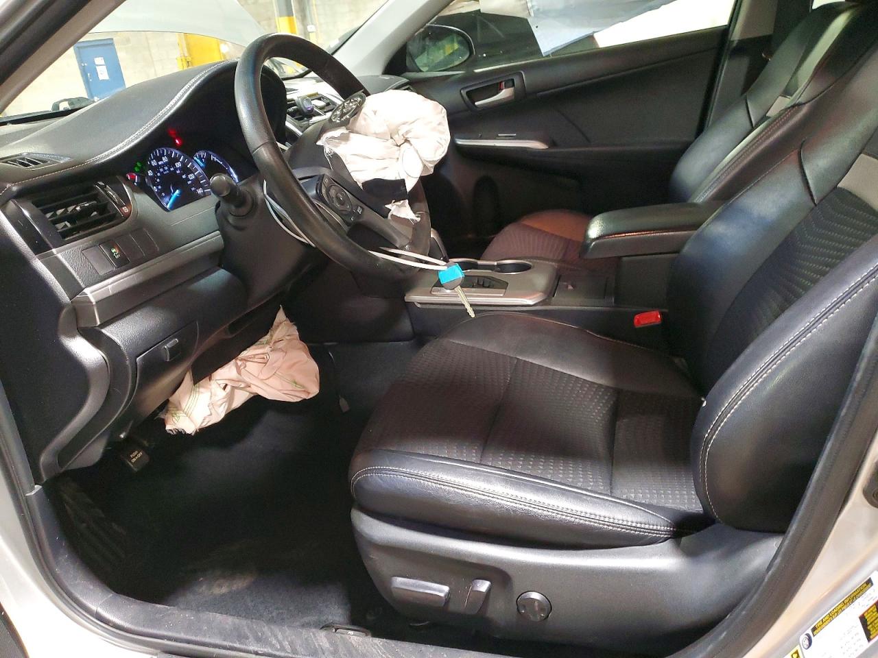 2012 TOYOTA CAMRY SE photo 13